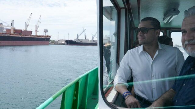 Zambrano destaca que autoridades han empezado a poner orden en la Empresa Nacional Portuaria