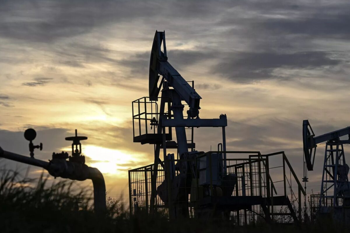 Bajan los precios del petróleo ante esperanza de que se abra el estrecho de Ormuz Bajan los precios del petróleo ante esperanza de que se abra el estrecho de Ormuz