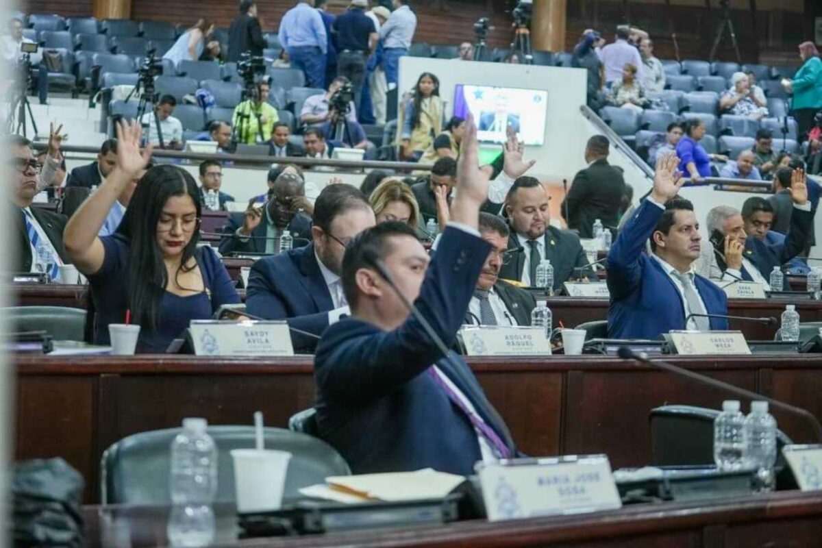 Congreso aprueba por unanimidad ley para combatir lavado de activos y corrupción Congreso aprueba por unanimidad ley para combatir lavado de activos y corrupción