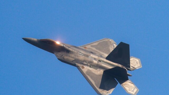 Estados Unidos lanza «contundentes» bombardeos contra Irán