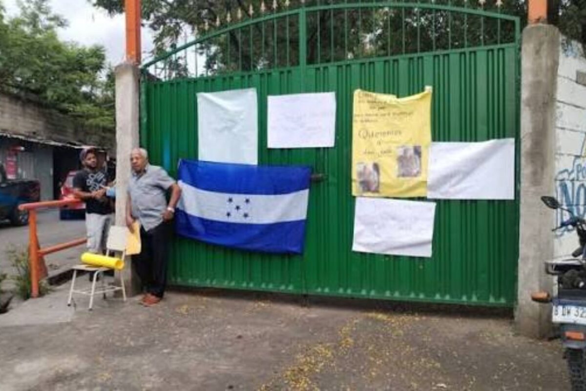 Despido de personal de aseo y seguridad en escuelas genera denuncias de padres y maestros Despido de personal de aseo y seguridad en escuelas genera denuncias de padres y maestros