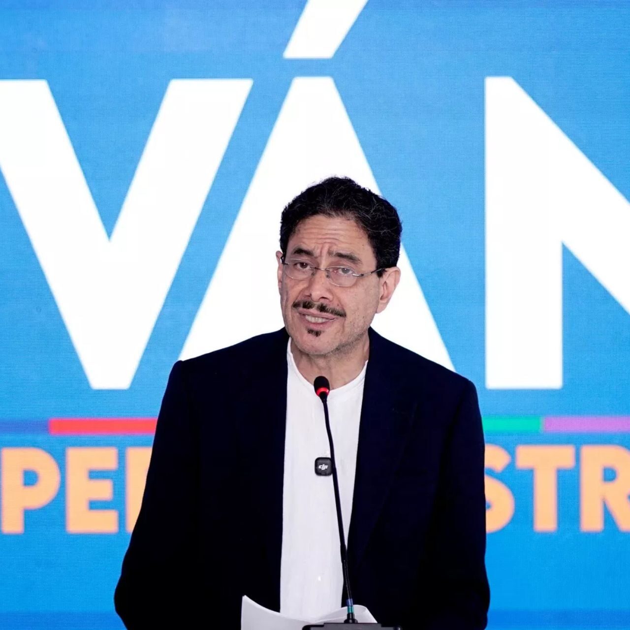 Excandidato colombiano Cepeda alerta sobre «gobierno paramilitar» en Colombia