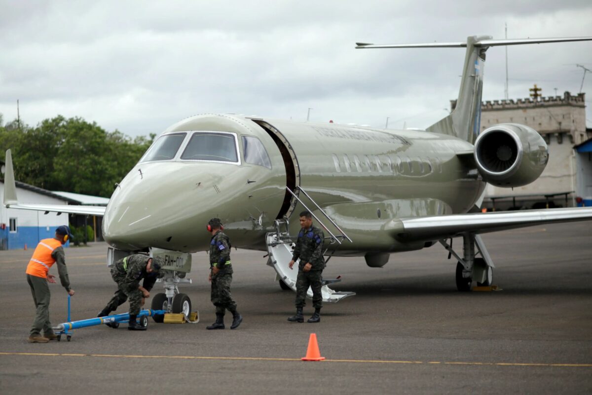 Secretario de Finanzas explica origen mixto de los fondos usados para comprar el avión presidencial Secretario de Finanzas explica origen mixto de los fondos usados para comprar el avión presidencial