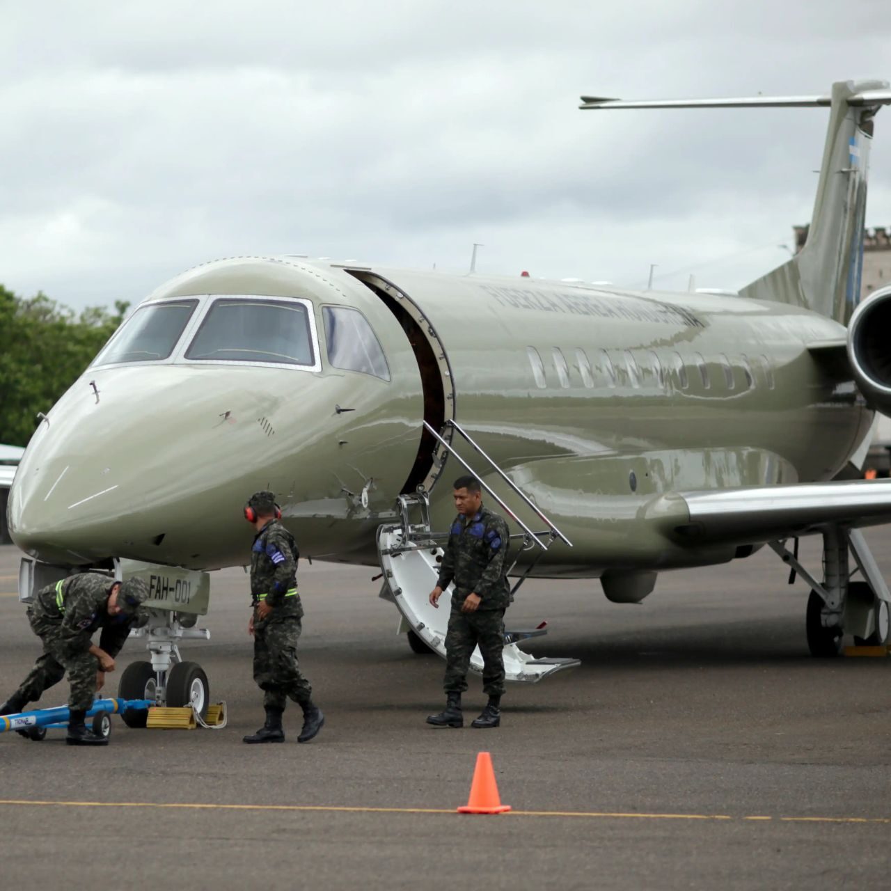 Secretario de Finanzas explica origen mixto de los fondos usados para comprar el avión presidencial