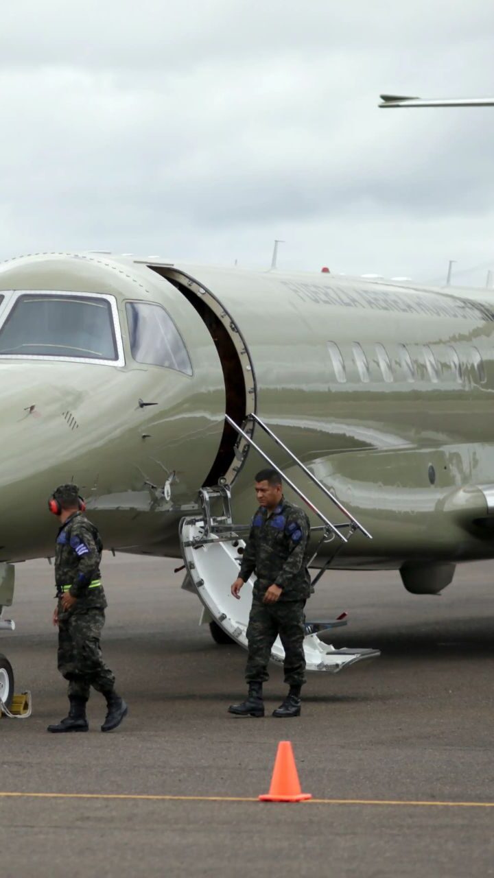 Secretario de Finanzas explica origen mixto de los fondos usados para comprar el avión presidencial