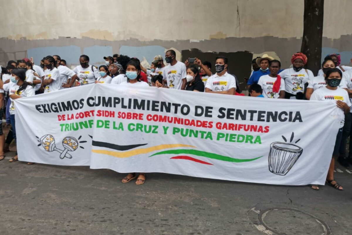 Garífunas se declaran en resistencia; bloquean la CA13 tras desalojo y criminalización de defensores