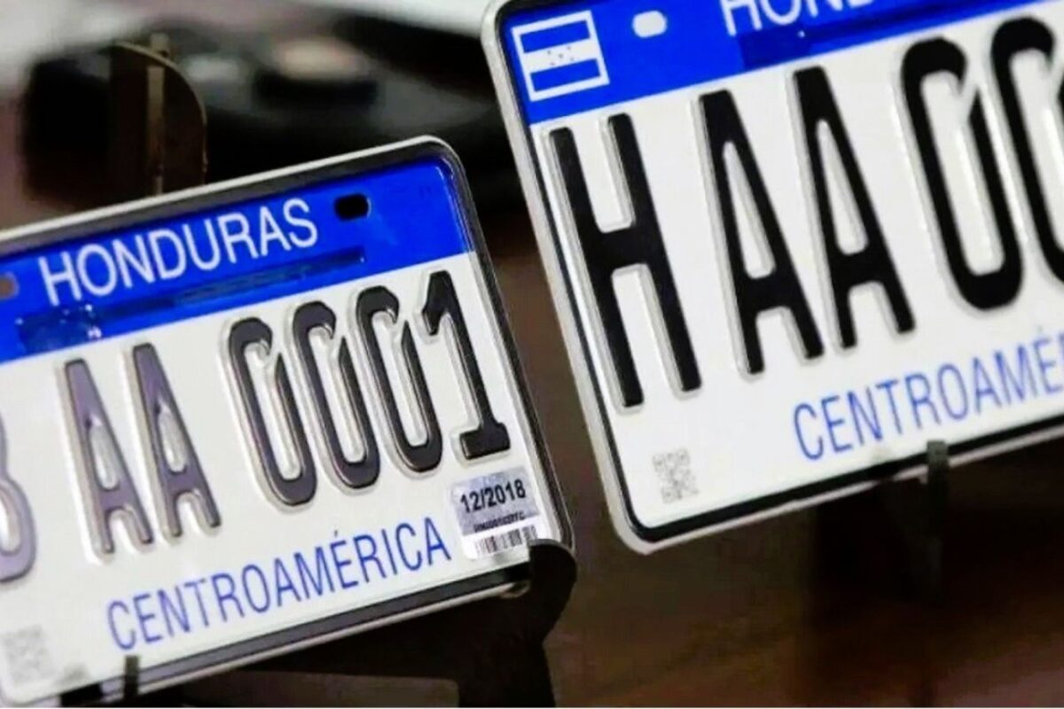 Diputado Carlos Umaña cuestiona adjudicación de millonario contrato para nuevas placas vehiculares Diputado Carlos Umaña cuestiona adjudicación de millonario contrato para nuevas placas vehiculares