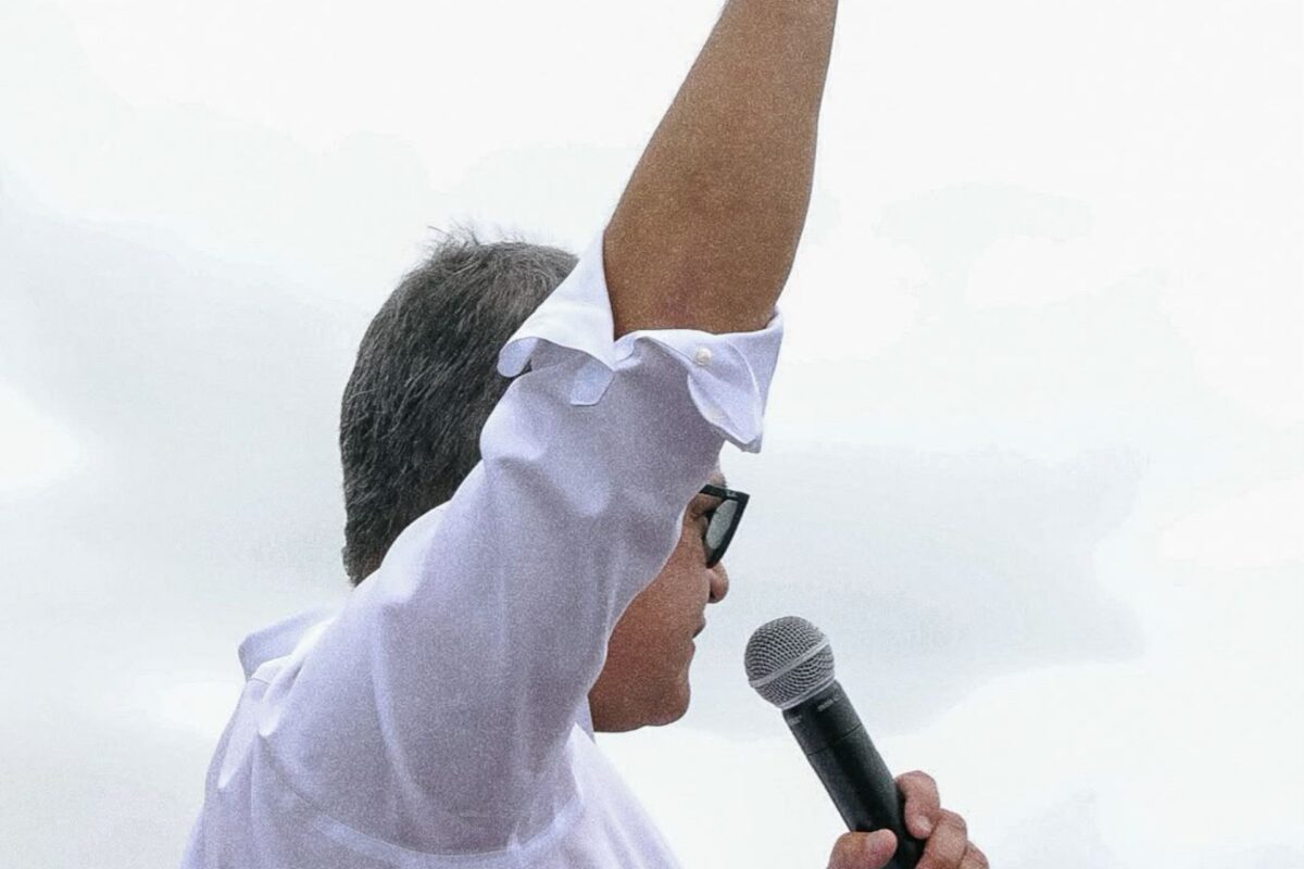 Juan Orlando Hernández regresa a Honduras y recibe respaldo del oficialismo