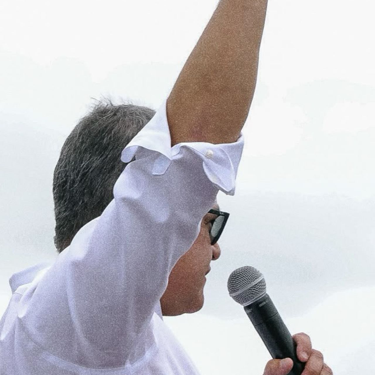 Juan Orlando Hernández regresa a Honduras y recibe respaldo del oficialismo