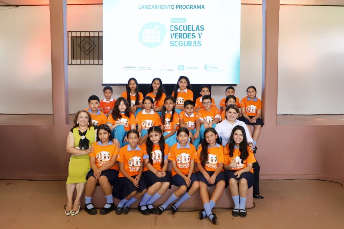 Fundación Terra en alianza con la Secretaria de Educación Inauguran el programa “Escuelas Verdes y Seguras” para fortalecer la educación ambiental Fundación Terra en alianza con la Secretaria de Educación Inauguran el programa “Escuelas Verdes y Seguras” para fortalecer la educación ambiental