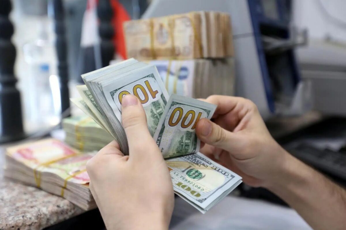 El lempira supera la barrera de los 27 por dólar y marca un nuevo máximo histórico El lempira supera la barrera de los 27 por dólar y marca un nuevo máximo histórico