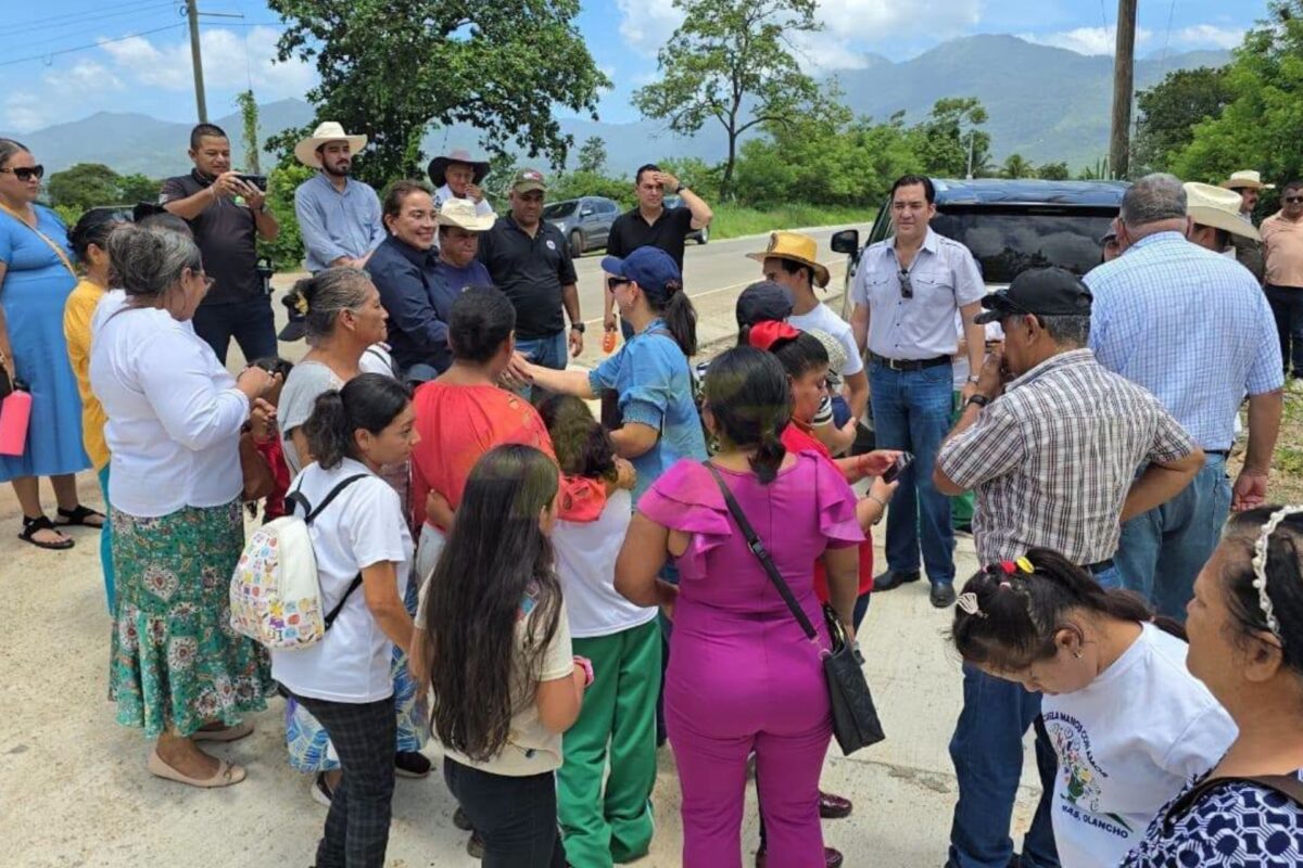 Manuel Zelaya y Xiomara Castro donan terreno para construcción de escuela en Catacamas
