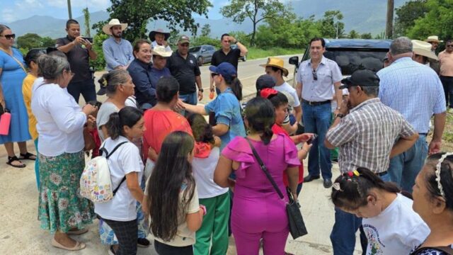 Manuel Zelaya y Xiomara Castro donan terreno para construcción de escuela en Catacamas