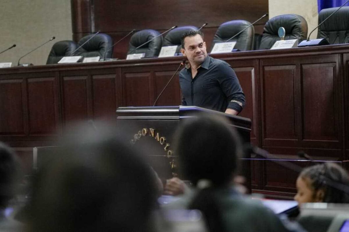 CN entrega donativo de 100 mil lempiras a escuela capitalina Fundación Amor, Fe y Esperanza