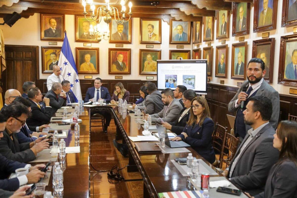 Salud reporta al Legislativo abastecimiento de 85 por ciento de medicamentos y reducción de mora quirúrgica Salud reporta al Legislativo abastecimiento de 85 por ciento de medicamentos y reducción de mora quirúrgica