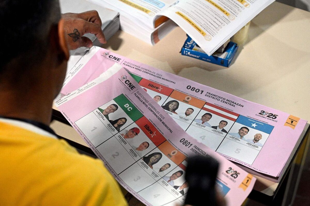 Paquete de reformas electorales llegará esta semana al pleno, anuncia presidente de comisión