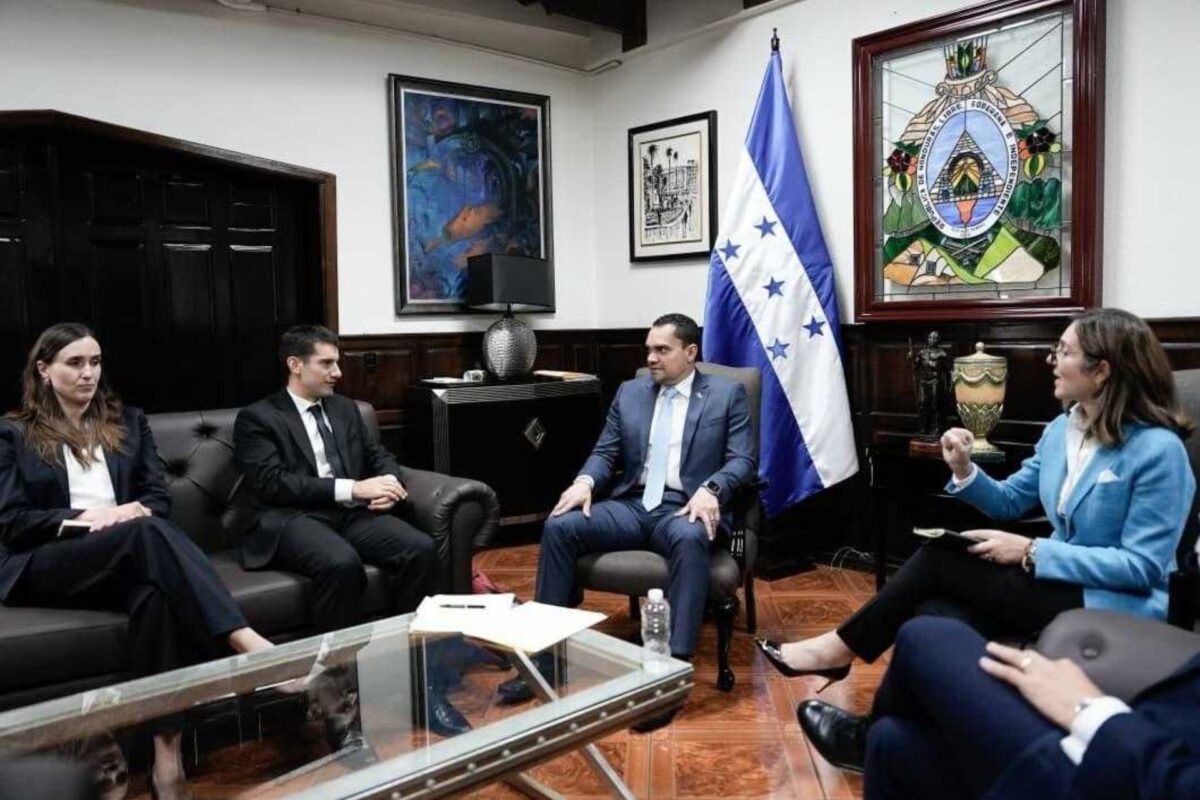 Congreso aborda con calificadora internacional S&P avances legislativos y económicos