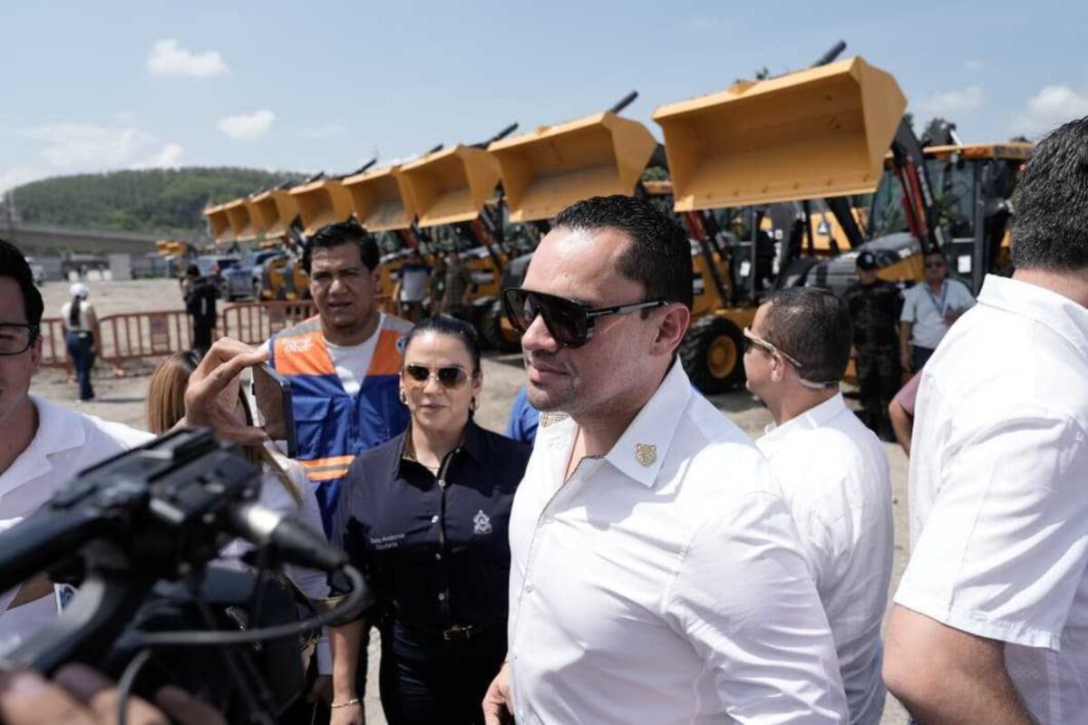 Zambrano: entrega de maquinaria a alcaldías sin distinción política es una realidad Zambrano: entrega de maquinaria a alcaldías sin distinción política es una realidad