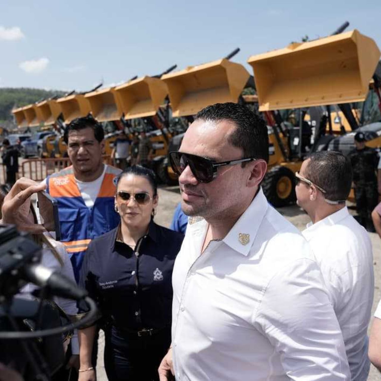 Zambrano: entrega de maquinaria a alcaldías sin distinción política es una realidad