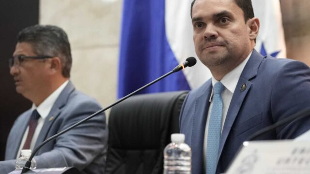 Legislativo tramitará iniciativas del Ejecutivo sobre transparencia y corrupción, dice Zambrano