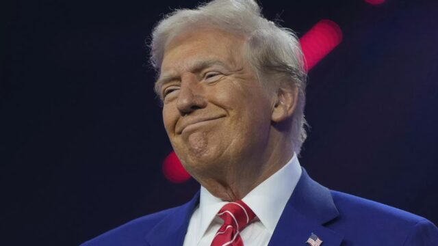 Trump subirá al 50% los aranceles a autos, camiones, autopartes y acero de Canadá desde enero