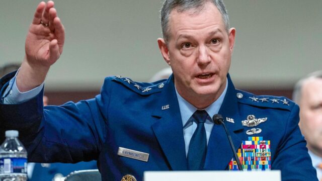 General estadounidense advierte que carece de fuerzas navales para proteger a Israel