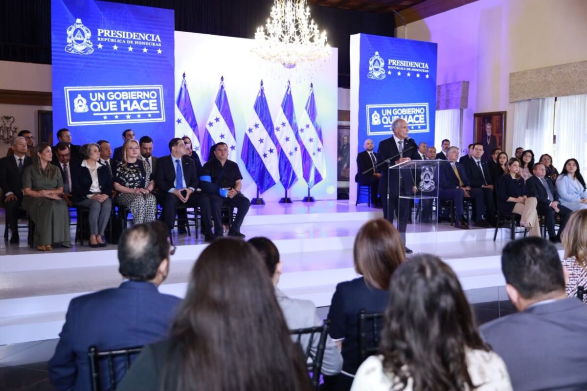 Asfura presenta balance del primer semestre y destaca avances en infraestructura, seguridad, salud y educación