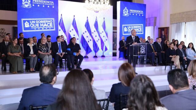 Asfura presenta balance del primer semestre y destaca avances en infraestructura, seguridad, salud y educación