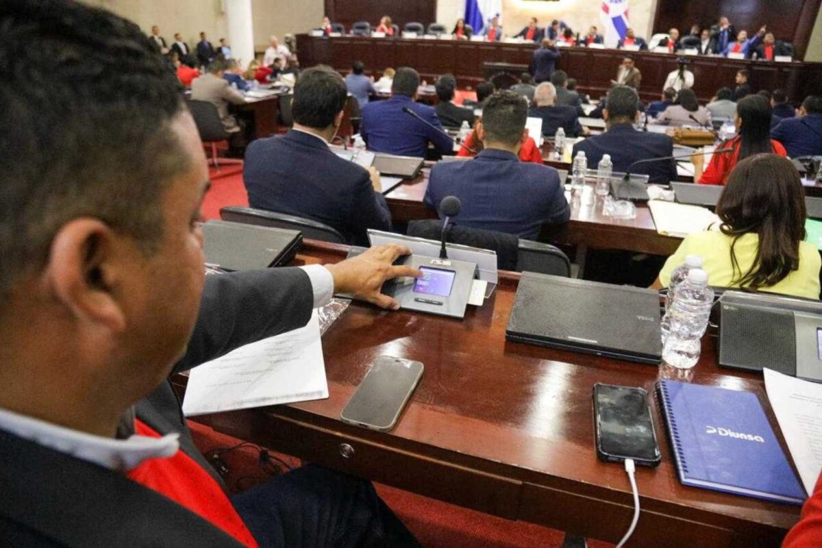 Congreso Nacional inicia proceso para adquirir moderno sistema de votación electrónica Congreso Nacional inicia proceso para adquirir moderno sistema de votación electrónica