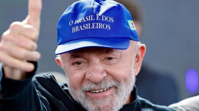 Lula derrotaría a Flávio Bolsonaro en las presidenciales de Brasil, según un sondeo