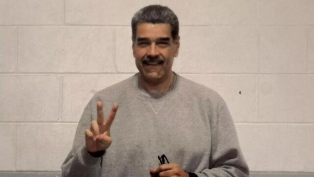 «Sepan que estamos firmes»: Maduro envía fotos y un mensaje desde la prisión estadounidense