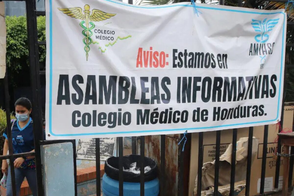 Médicos retoman asambleas informativas y suspenden consulta externa pese a llamados de Asfura