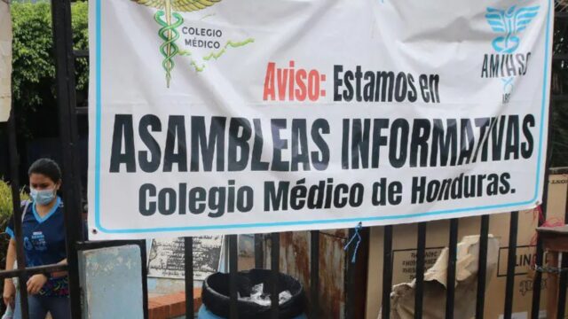 Médicos retoman asambleas informativas y suspenden consulta externa pese a llamados de Asfura