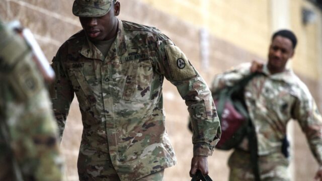EE.UU. considera reducir su presencia militar y de inteligencia en Oriente Medio