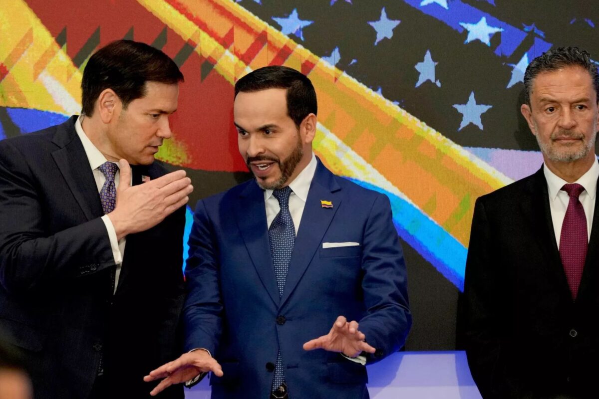 Cepeda acusa a Gobierno colombiano de ceder soberanía a EEUU con pretexto de «cooperación económica» Cepeda acusa a Gobierno colombiano de ceder soberanía a EEUU con pretexto de «cooperación económica»