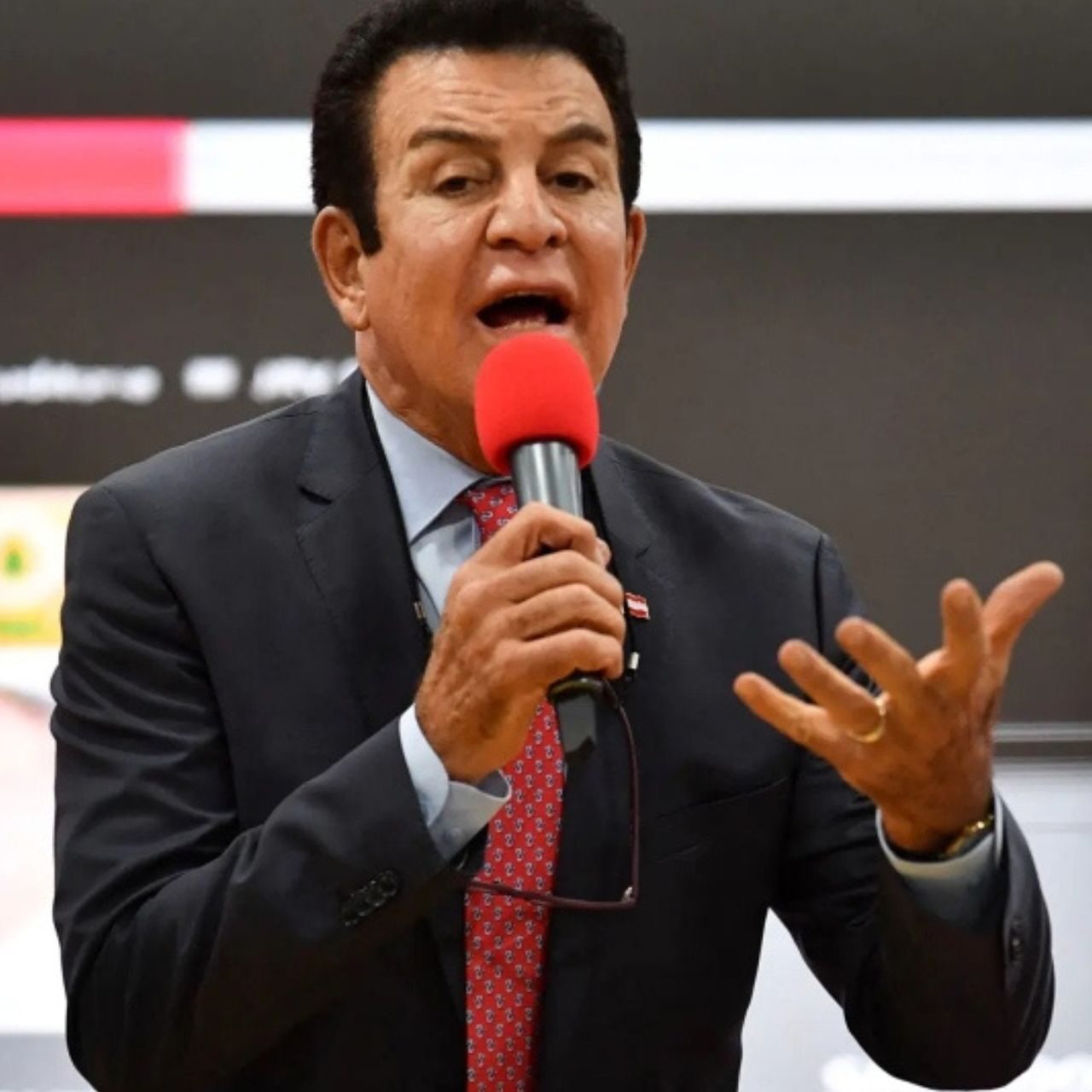 Circulan supuestos chats sobre estrategia para inhabilitar a Nasralla; dirigencia liberal cuestiona su autenticidad