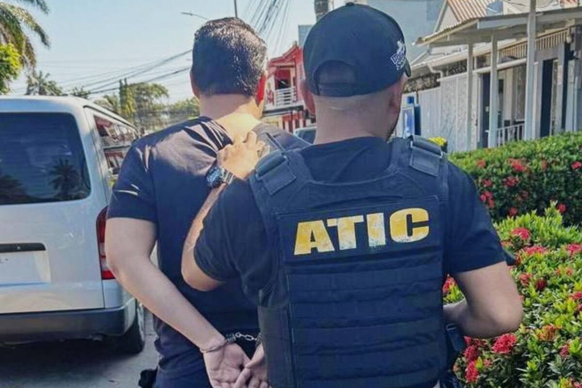 Diputado propone expulsar y prohibir reingreso a extranjeros que cometan delitos graves en Honduras Diputado propone expulsar y prohibir reingreso a extranjeros que cometan delitos graves en Honduras