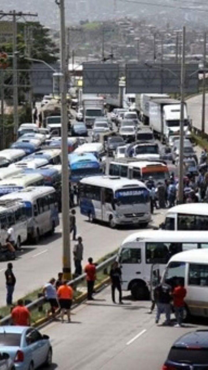 Se reportan protestas y bloqueos en varios puntos del país por el alza en los precios de los combustibles