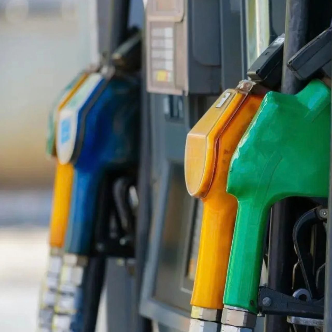 Combustibles suben otra vez pese al refuerzo del subsidio; persisten protestas y el debate sobre el impuesto