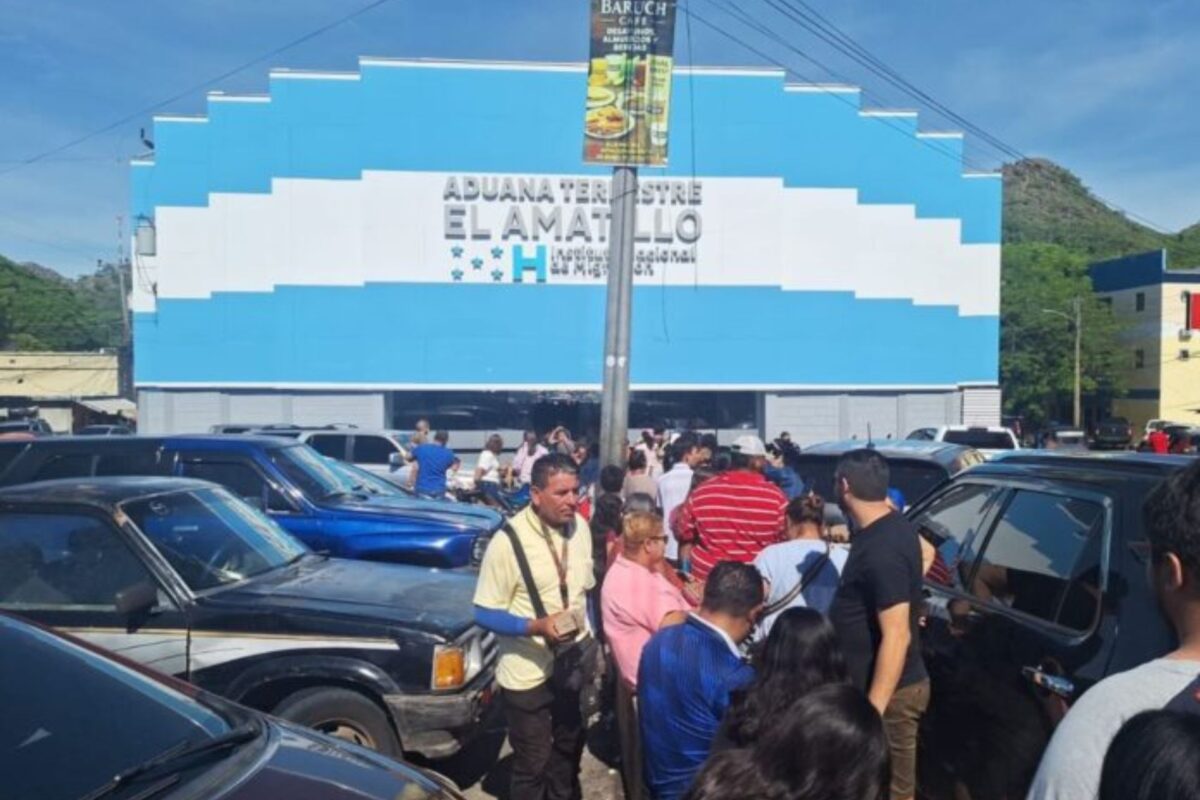 Más de 43 mil hondureños viajaron a El Salvador en feriado morazánico; oficialismo y oposición reaccionan