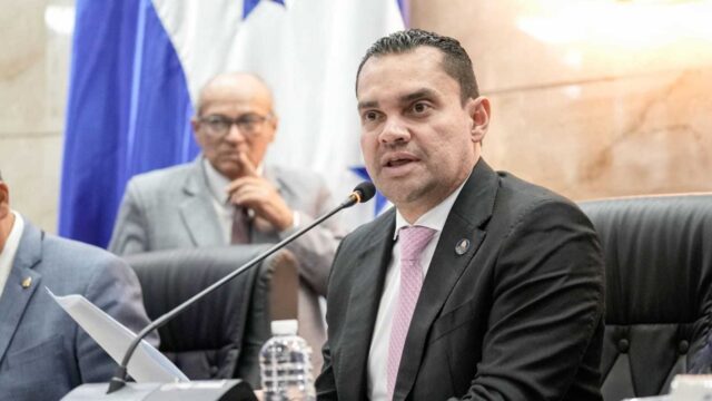 Zambrano presenta iniciativa para derogar artículo y facilitar arreglos en demandas contra Estado