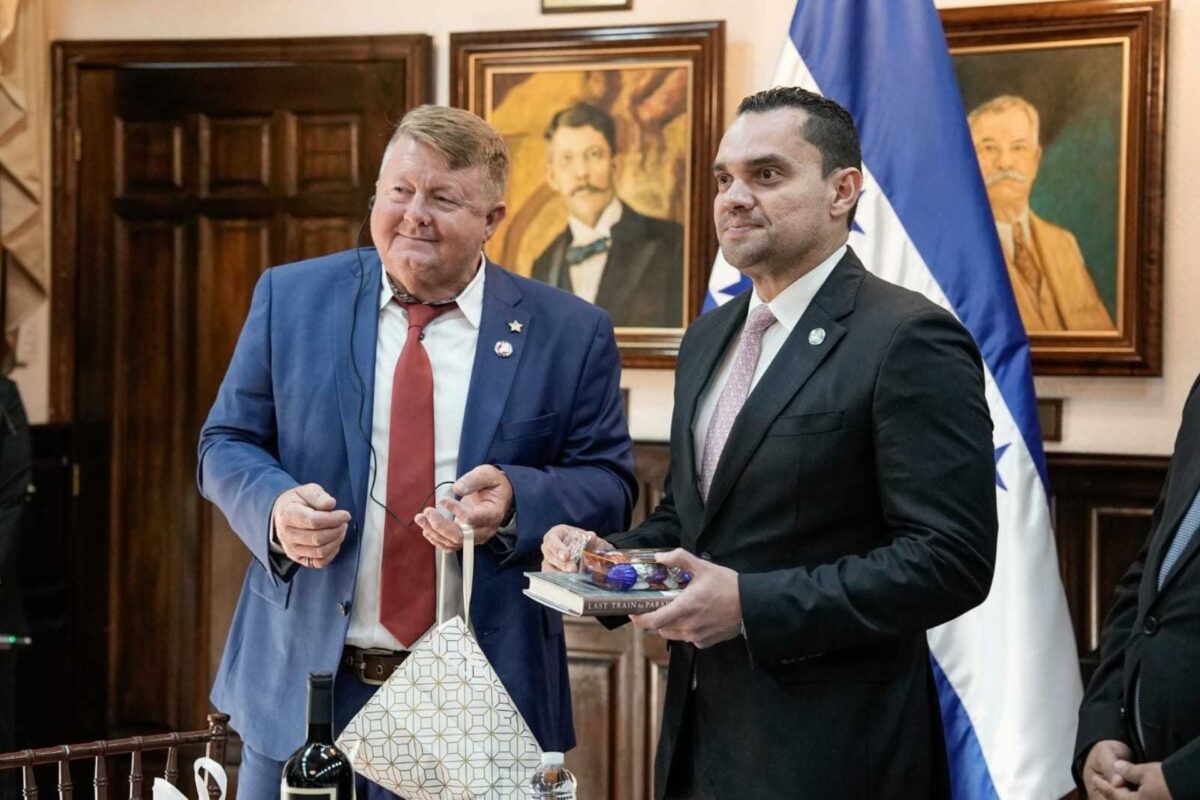 Honduras tiene voluntad política para controlar seguridad, dice Zambrano a alguaciles de EEUU Honduras tiene voluntad política para controlar seguridad, dice Zambrano a alguaciles de EEUU