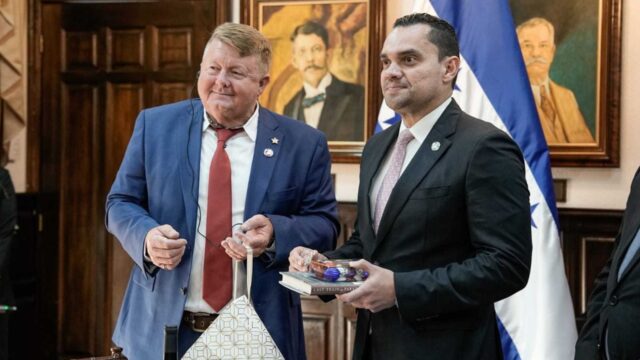 Honduras tiene voluntad política para controlar seguridad, dice Zambrano a alguaciles de EEUU