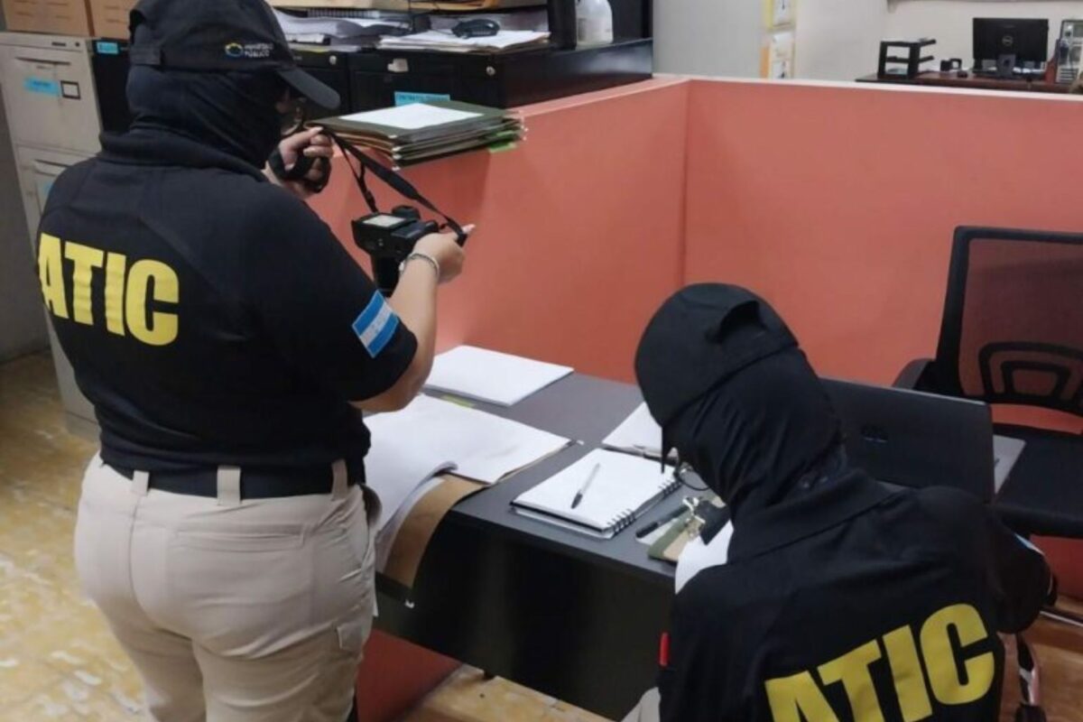 Periodista salvadoreño cuestiona nombramiento de jefe de la ATIC vinculado a crimen de agente en 2018 Periodista salvadoreño cuestiona nombramiento de jefe de la ATIC vinculado a crimen de agente en 2018