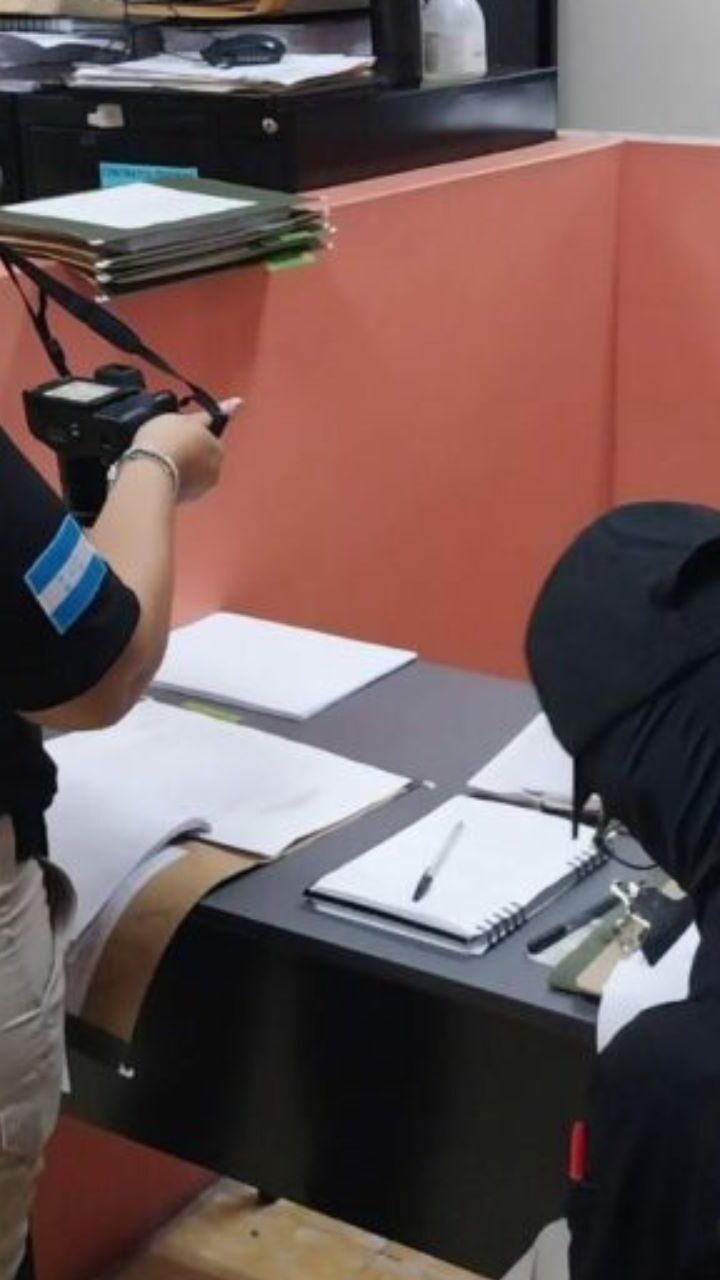 Periodista salvadoreño cuestiona nombramiento de jefe de la ATIC vinculado a crimen de agente en 2018