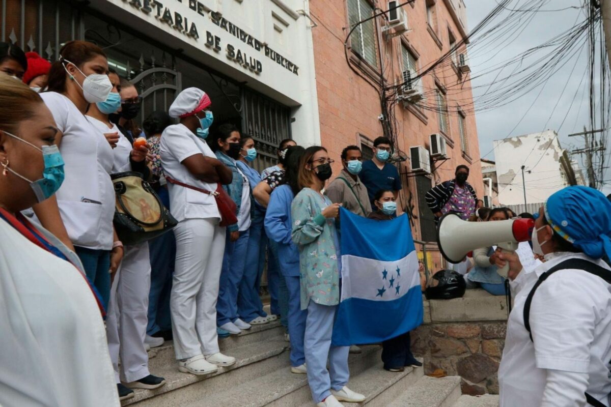 Crisis sanitaria: sin acuerdos, sin consulta externa y fiscalía admite una denuncia contra el Colegio Médico Crisis sanitaria: sin acuerdos, sin consulta externa y fiscalía admite una denuncia contra el Colegio Médico