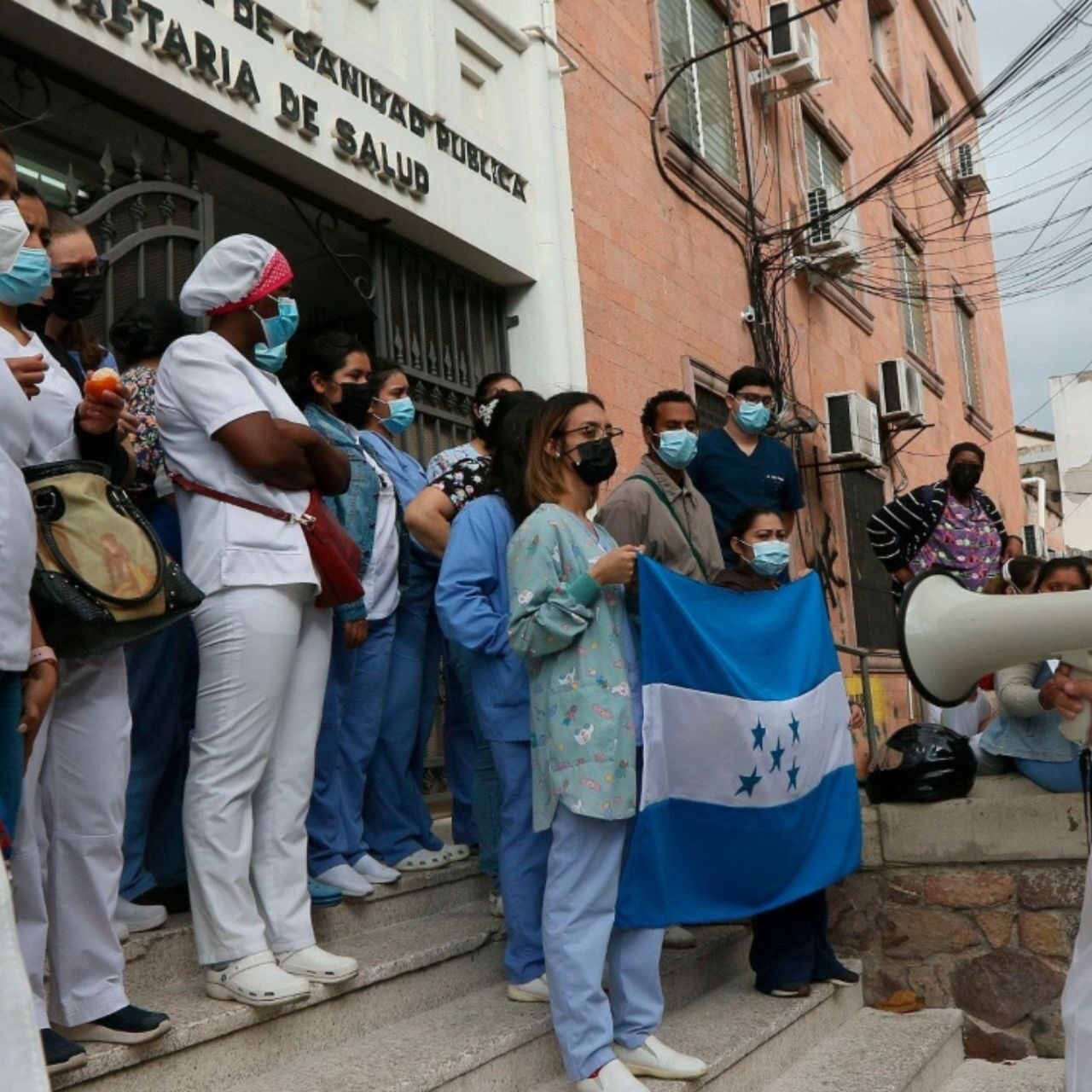 Crisis sanitaria: sin acuerdos, sin consulta externa y fiscalía admite una denuncia contra el Colegio Médico