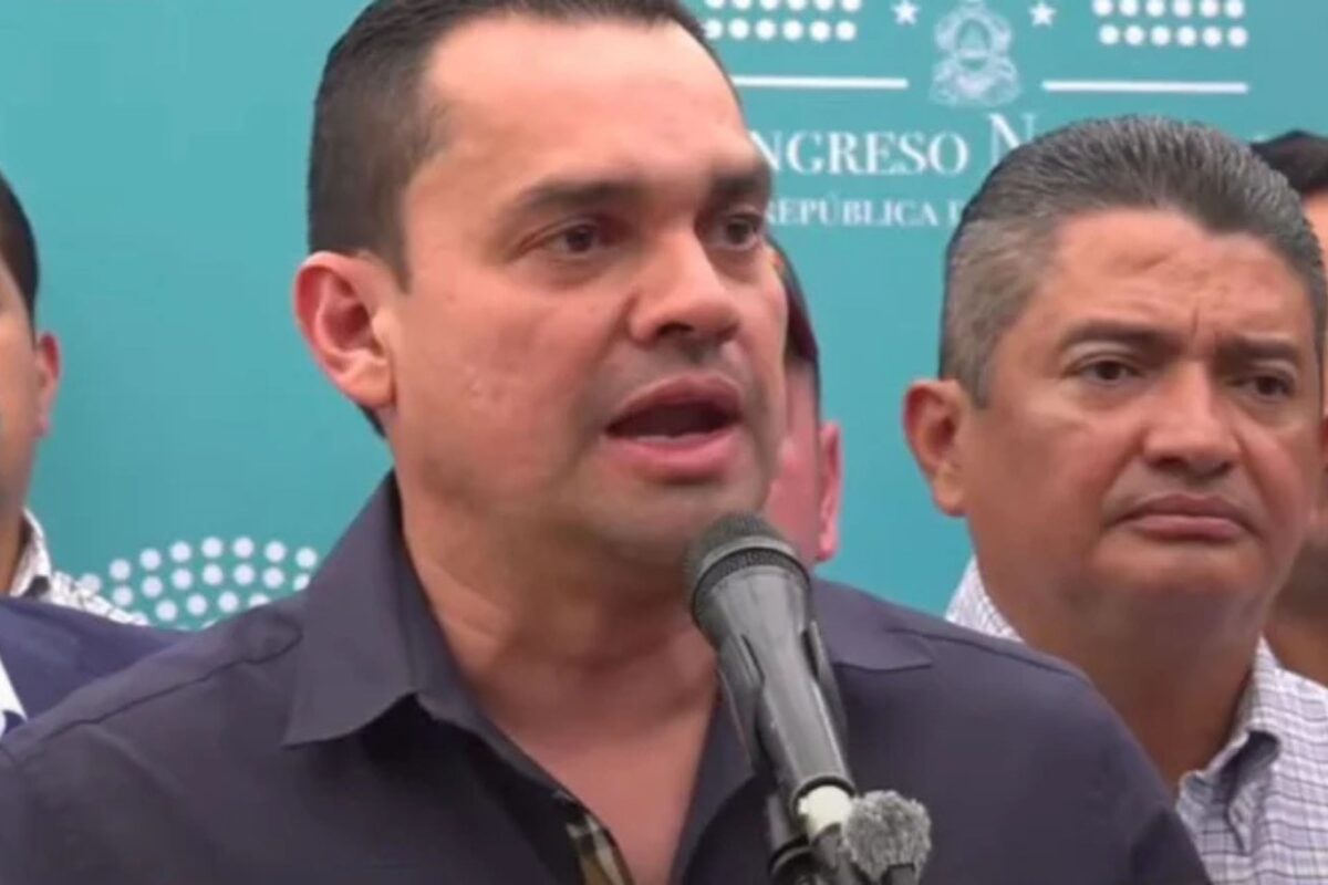 Orden de captura contra Redondo es por sus acciones al margen de la ley, afirma Zambrano Orden de captura contra Redondo es por sus acciones al margen de la ley, afirma Zambrano