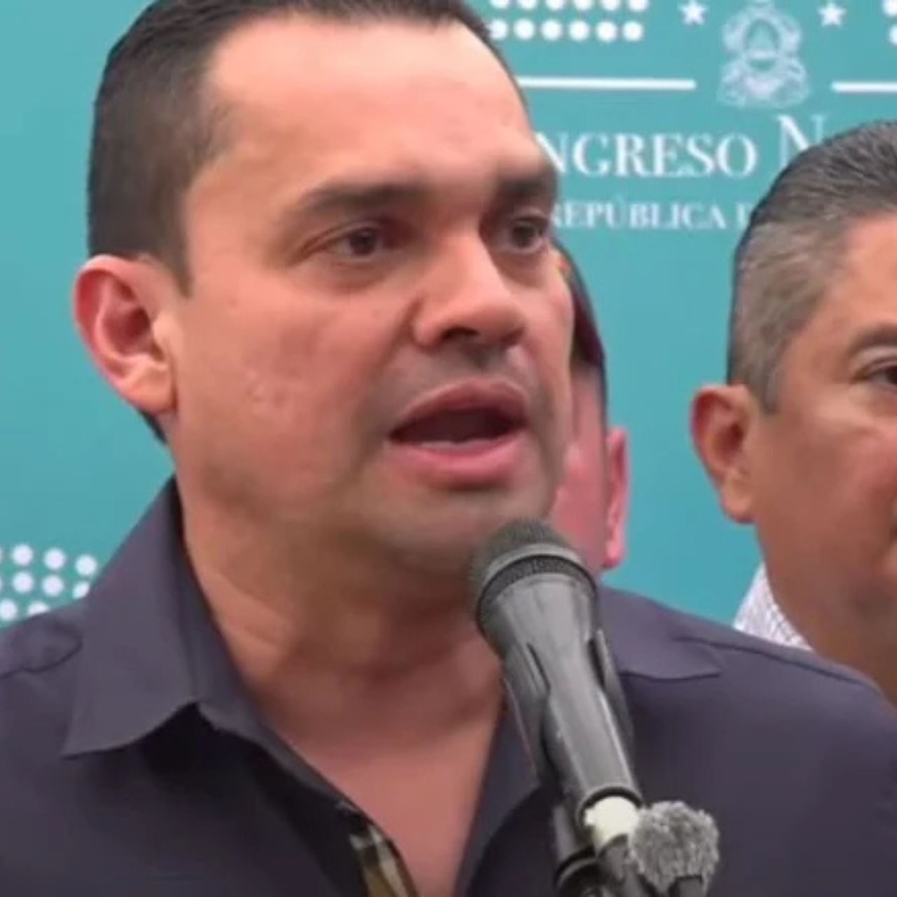 Orden de captura contra Redondo es por sus acciones al margen de la ley, afirma Zambrano
