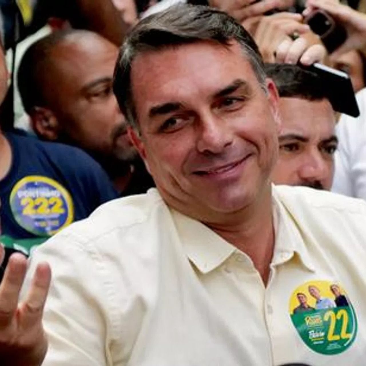 Diputados brasileños piden prisión preventiva y ficha roja de la Interpol para Flavio Bolsonaro